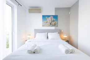 Elegant Coastal Haven Fully Renovated 3-Bedroom Apartment